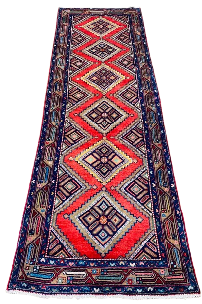 605085355_1173361848341561_3880772713222020610_n-removebg-preview Origin "Hamedan" Hand Knotted Sheep Wool Persian Rug with Geometric Pattern 9'4" X 3'1"