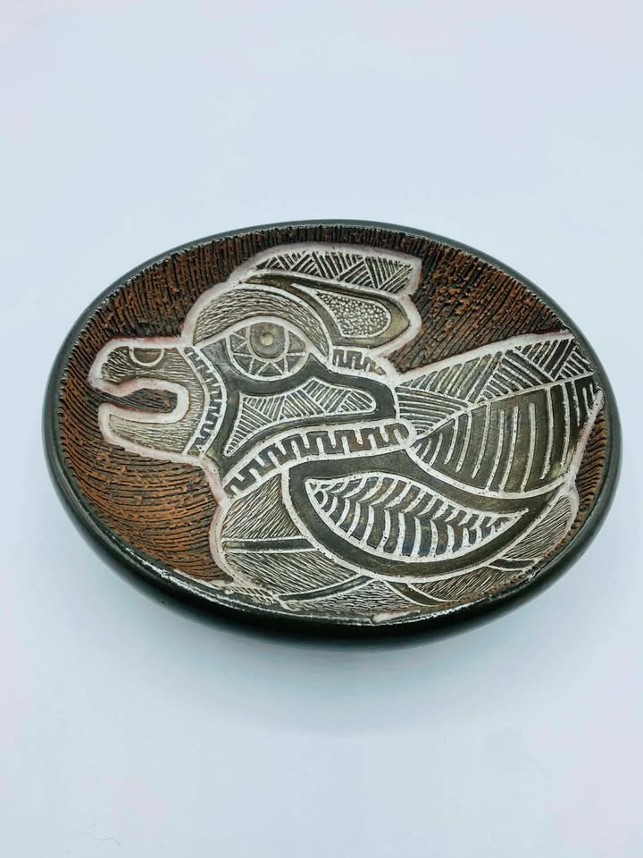 598261111_818707947871164_2818189954364460305_n 1972 signed "LSchinko" Hand-painted Sgraffito Abstract Bird Motif Pottery Dish
