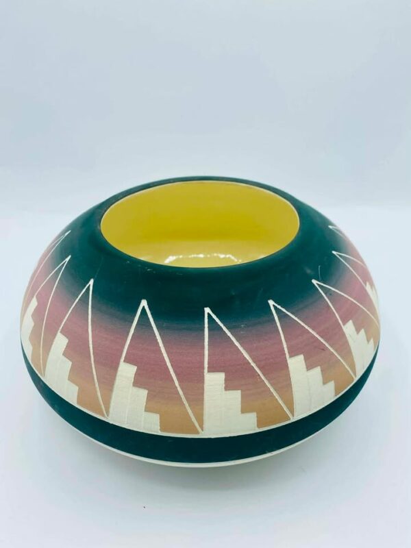 599512848_1582218886134741_8767564617482061550_n Sioux Native American pottery Bowl/Vase Signed Mishrik Stout