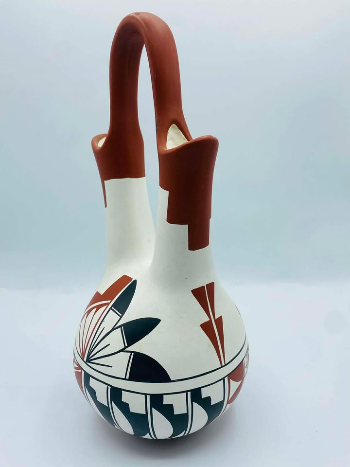 1987 Signed "SUNFLOWER" Taos Pueblo Native American Pottery Wedding Vase