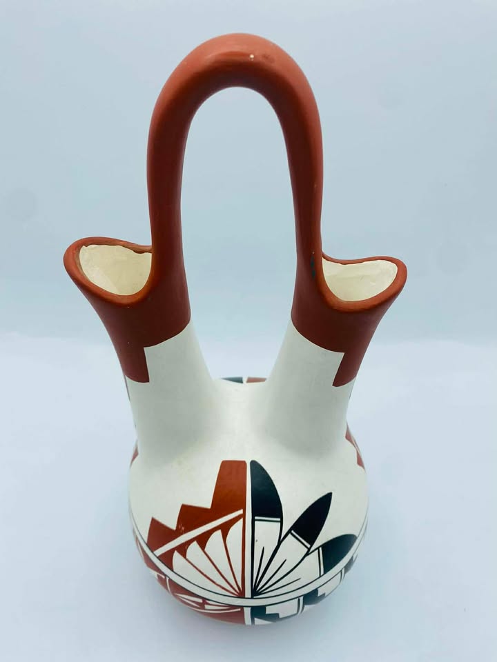 1987 Signed "SUNFLOWER" Taos Pueblo Native American Pottery Wedding Vase