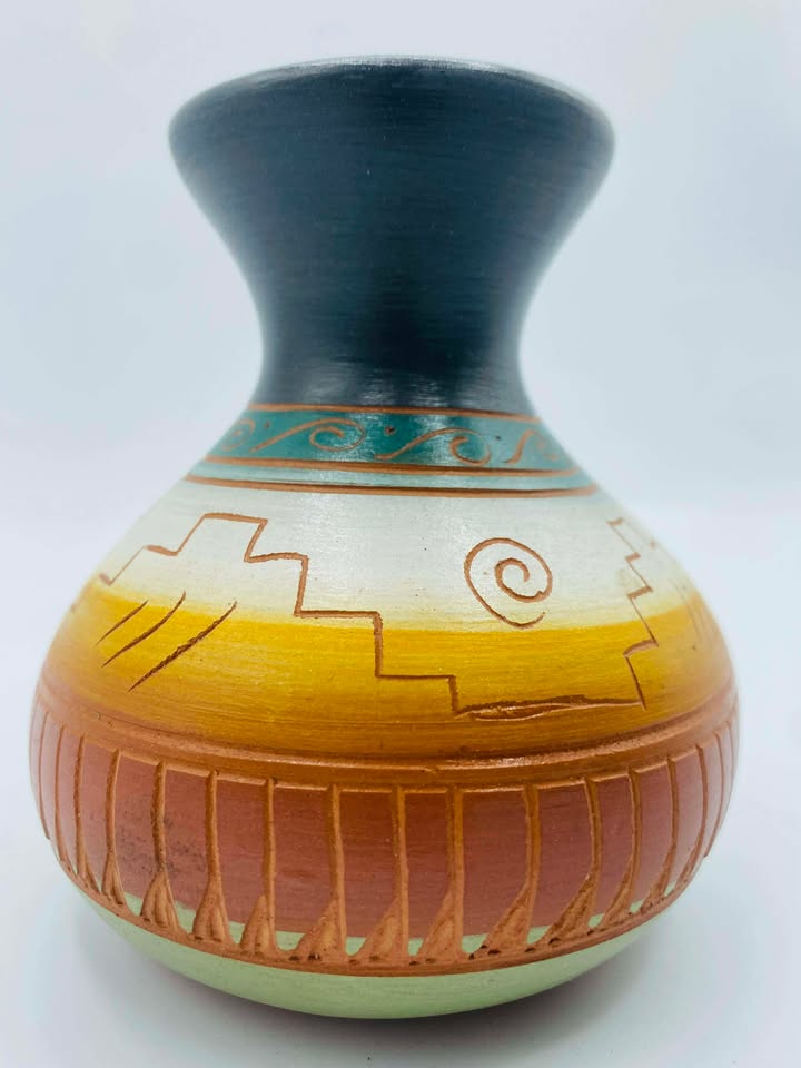 Native American Navajo pottery Vase Signed "Gwin B"