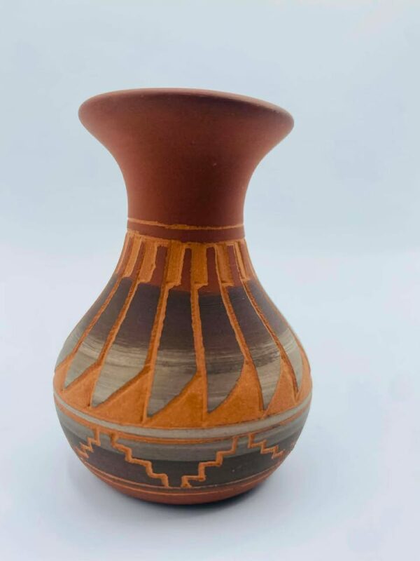 608220647_1537884230769978_5004218337994982124_n Signed "A. Bia" Hand-Curved Southwestern Native American Navajo Pottery Vase