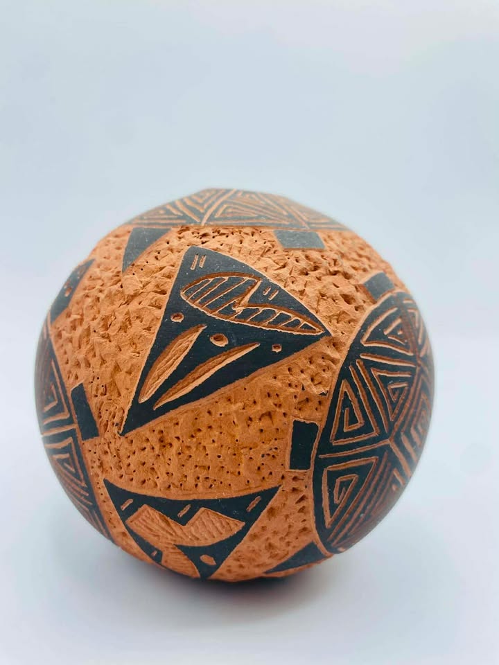608404742_873887731710996_689485965104452454_n Signed "JA" Acoma Pueblo N.M Native American Pottery Vase