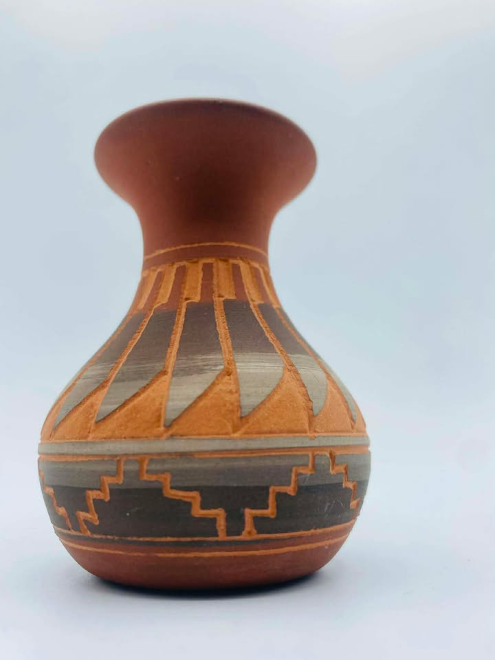 Signed "A. Bia" Hand-Curved Southwestern Native American Navajo Pottery Vase