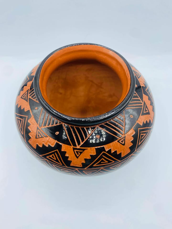 2004 Handcrafted Native American Navajo Etched Pottery Signed