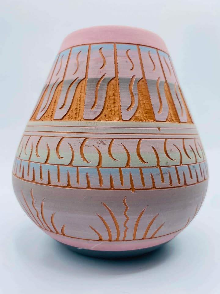608818201_1417085600203077_7592200849051793260_n Native American Navajo pottery Vase Signed "Dena J"