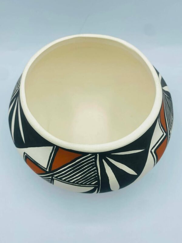 609024127_1952823802321338_6869912569559262487_n Signed "MG" Acoma Pueblo N.M Native American Pottery Vase