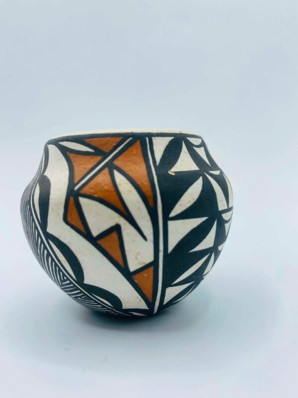 609047564_2287835518388639_2561961236451532371_n Signed "Darla" Acoma Pueblo N.M Native American Pottery Vase