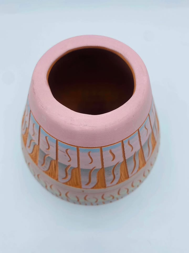 609174452_1610164656808776_7507991920375897176_n Native American Navajo pottery Vase Signed "Dena J"