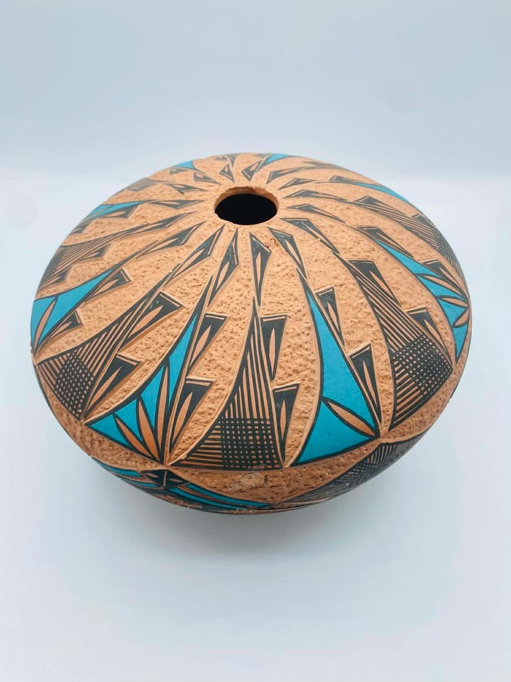 Signed 1991 Sky City N.M Acoma Pueblo Native American Pottery Vase