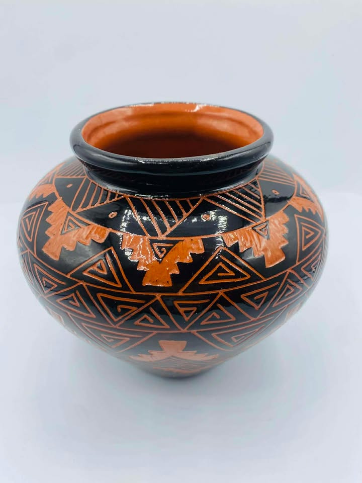 2004 Handcrafted Native American Navajo Etched Pottery Signed