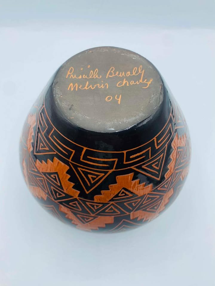 2004 Handcrafted Native American Navajo Etched Pottery Signed