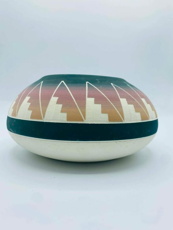 609710923_1932043234191587_7119333961690271593_n Sioux Native American pottery Bowl/Vase Signed Mishrik Stout