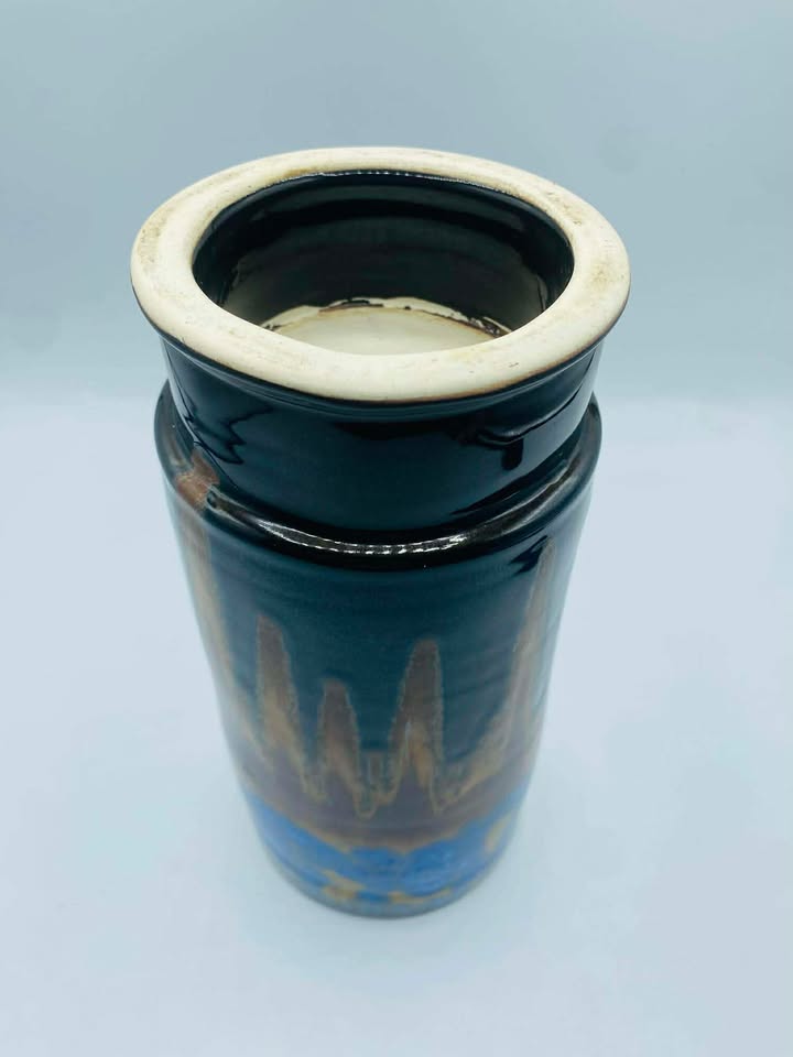 Signed "M Billings" Wheel‑Thrown Ceramic Vase