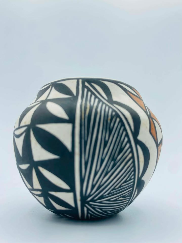 Signed "Darla" Acoma Pueblo N.M Native American Pottery Vase