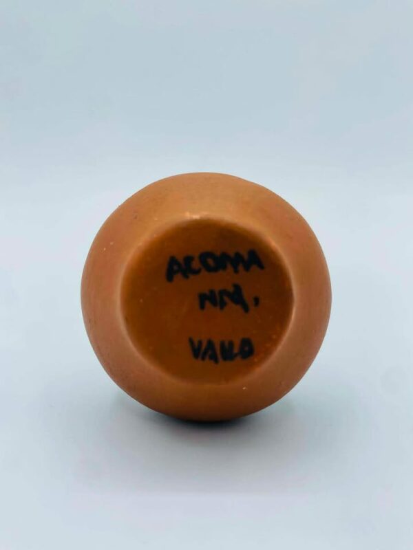 610253579_916261894404712_983403807101608519_n Signed " Vallo" Acoma Pueblo N.M Native American Pottery Vase