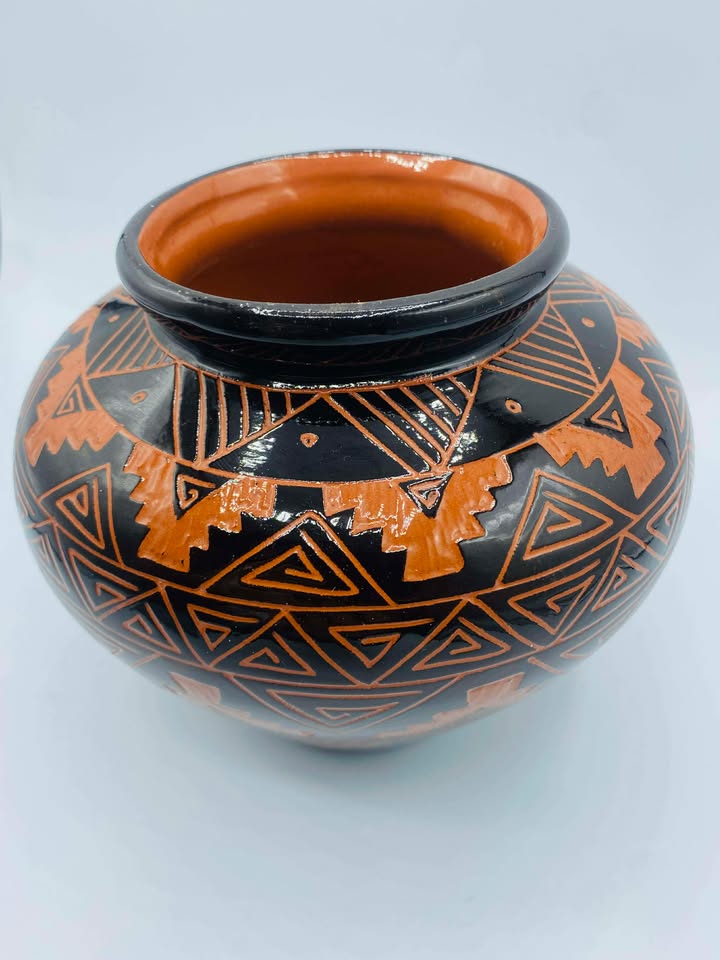 2004 Handcrafted Native American Navajo Etched Pottery Signed