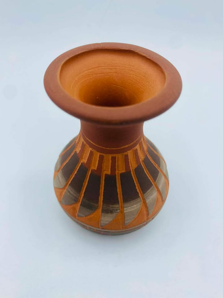 Signed "A. Bia" Hand-Curved Southwestern Native American Navajo Pottery Vase