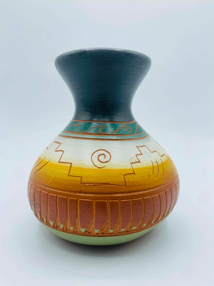 Native American Navajo pottery Vase Signed "Gwin B"