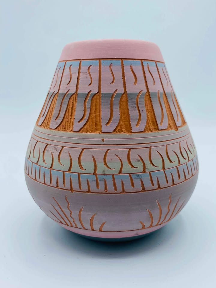 611004461_883276424630849_7101483060247301710_n Native American Navajo pottery Vase Signed "Dena J"