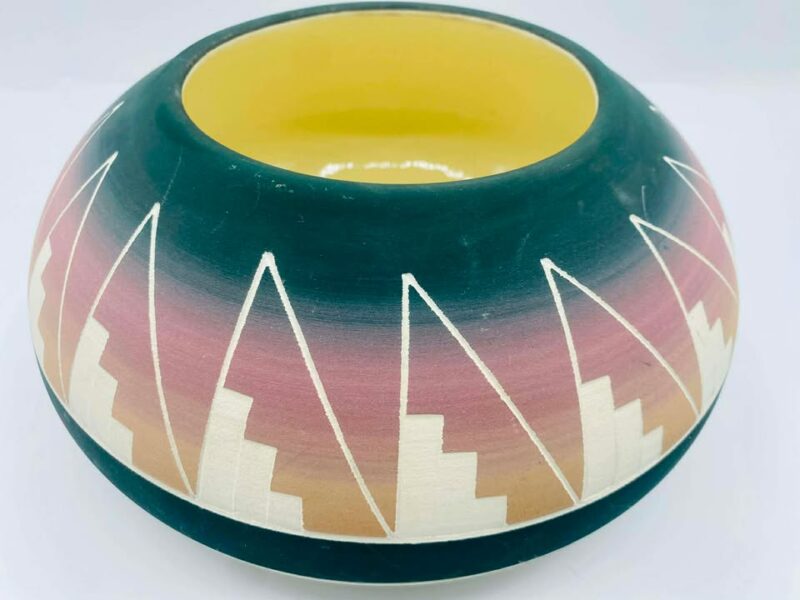 Sioux Native American pottery Bowl/Vase Signed Mishrik Stout