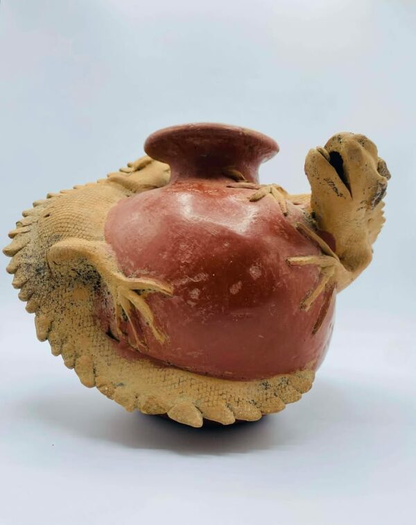 611734429_859999396850604_2544539296040590867_n Vintage Mexican Terracotta Lizards Pottery Vase