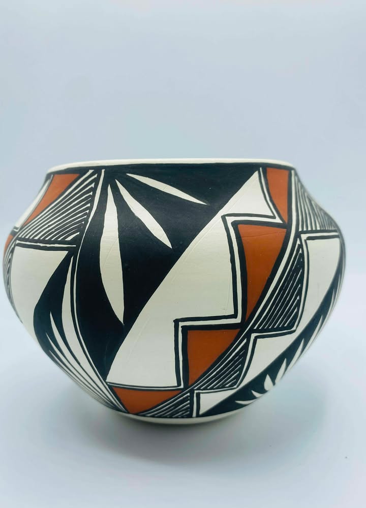 612020169_1558204778842324_7613561069948520201_n Signed "MG" Acoma Pueblo N.M Native American Pottery Vase