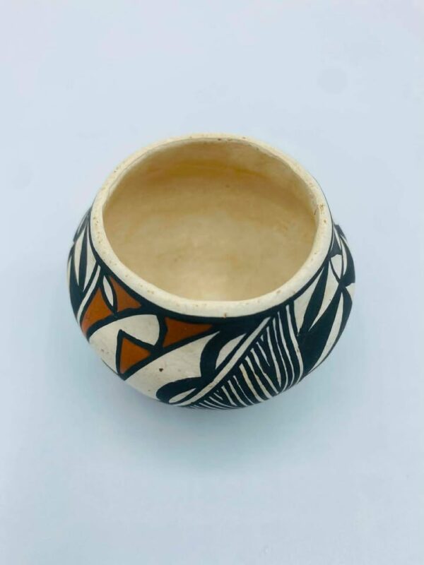 612054634_1590146055456746_8906834068555813943_n Signed "Darla" Acoma Pueblo N.M Native American Pottery Vase