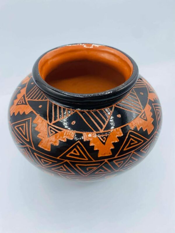 613354217_891560266745913_4186305838076934175_n 2004 Handcrafted Native American Navajo Etched Pottery Signed